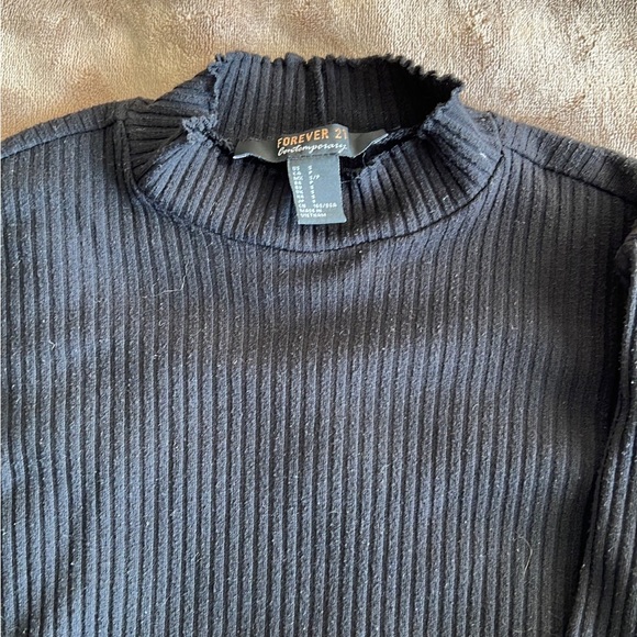 Forever 21 Turtle Neck - Picture 2 of 2